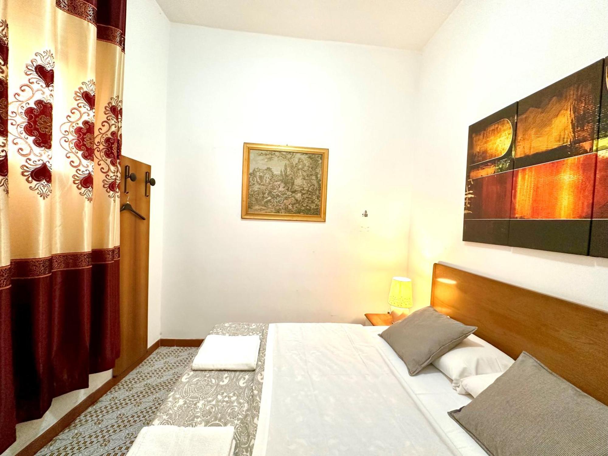 4 Bed Rooms Luxury Apartment Near Colosseum Rome Exterior photo