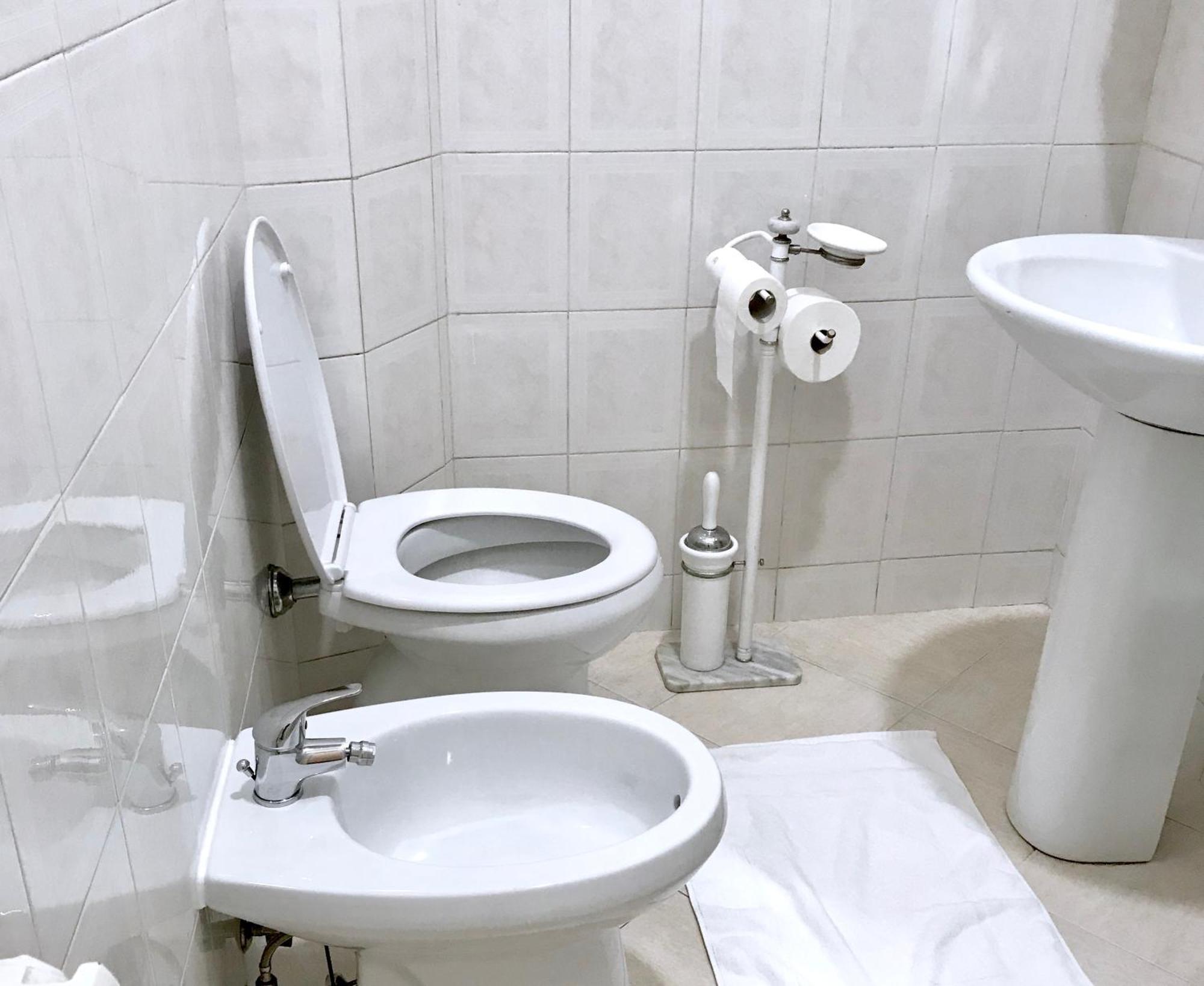 4 Bed Rooms Luxury Apartment Near Colosseum Rome Exterior photo
